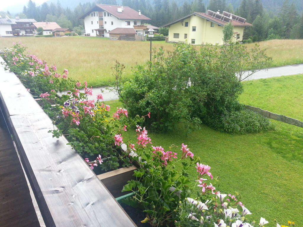 Haus Karwendelblick Bed & Breakfast Leutasch Oda fotoğraf