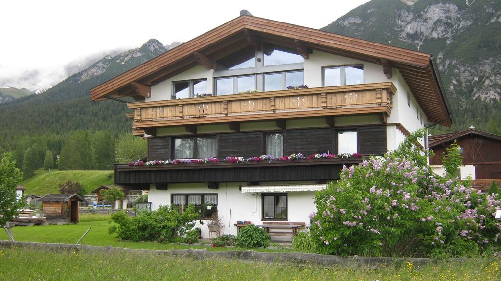 Haus Karwendelblick Bed & Breakfast Leutasch Dış mekan fotoğraf